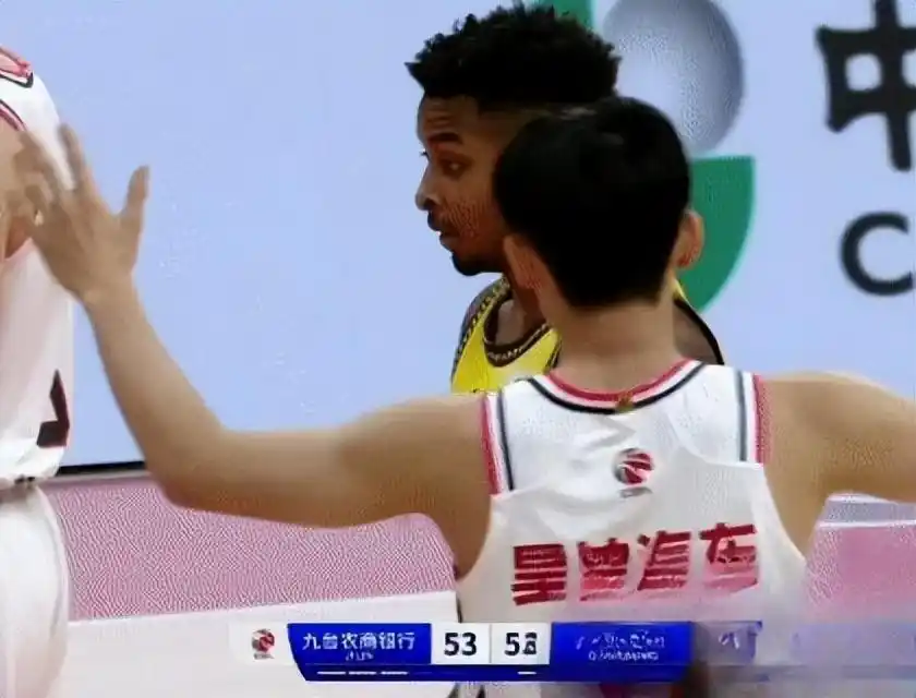 摆脱篮球中锋防守规则视频_摆脱篮球中锋防守规则教案_篮球中锋摆脱防守规则