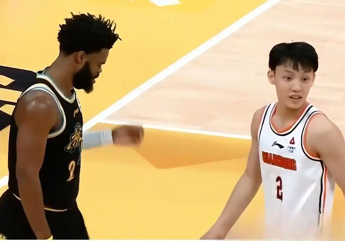 摆脱篮球中锋防守规则视频_篮球中锋摆脱防守规则_摆脱篮球中锋防守规则教案