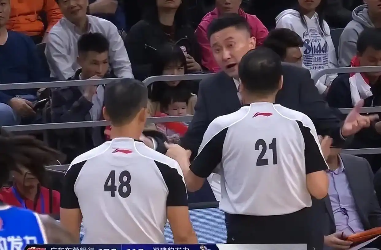 摆脱篮球中锋防守规则教案_摆脱篮球中锋防守规则视频_篮球中锋摆脱防守规则