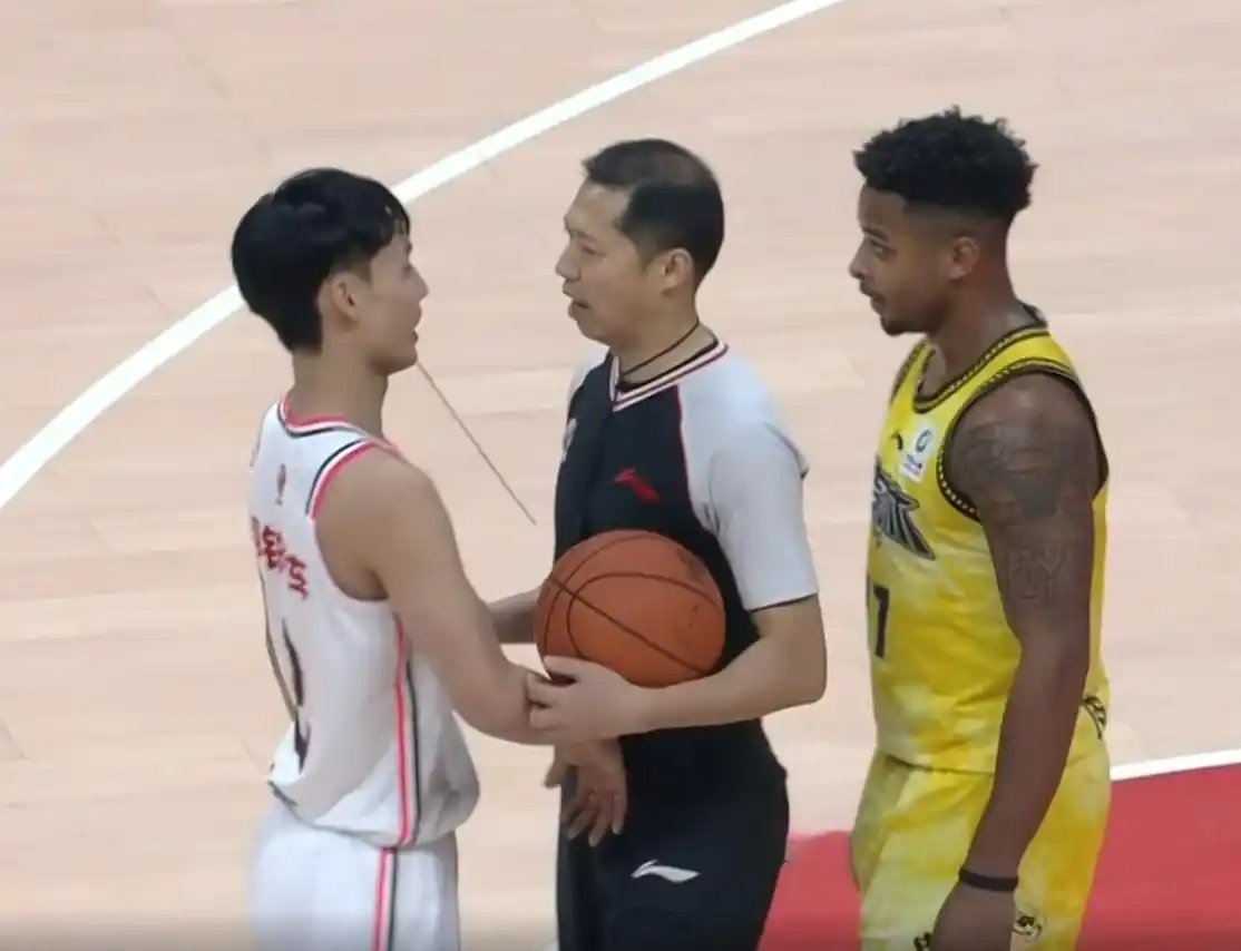 摆脱篮球中锋防守规则视频_篮球中锋摆脱防守规则_摆脱篮球中锋防守规则教案