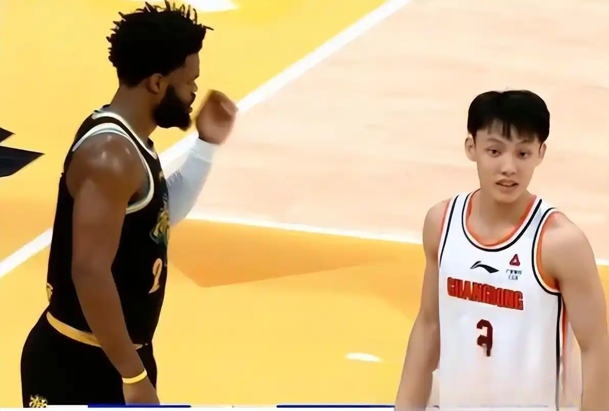 摆脱篮球中锋防守规则视频_篮球中锋摆脱防守规则_摆脱篮球中锋防守规则教案