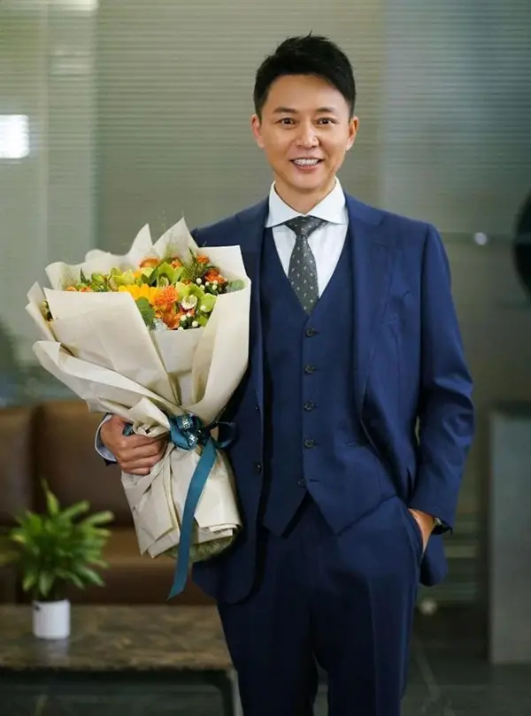 男明星都要健身_盘点那些健身明星_明星健身男神