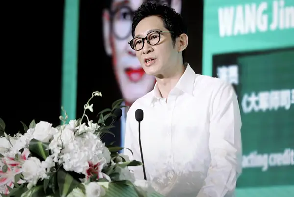 男明星都要健身_明星健身男神_盘点那些健身明星