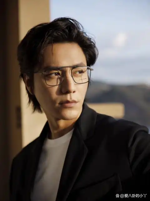 男明星都要健身_盘点那些健身明星_明星健身男神