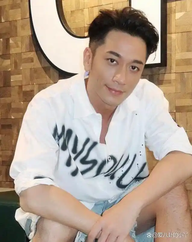 男明星都要健身_明星健身男神_盘点那些健身明星