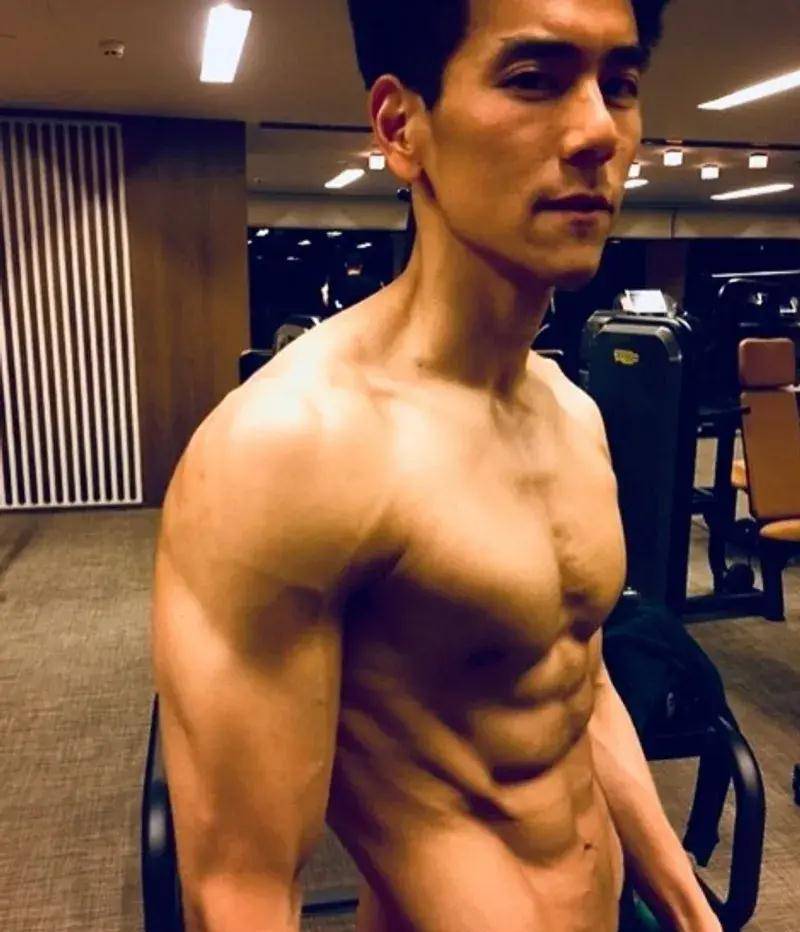 健身的明星男_男明星都要健身_明星健身男神
