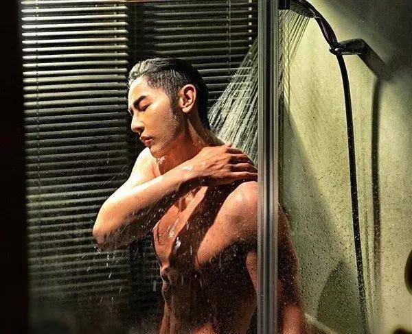 明星健身男神_男明星都要健身_健身的明星男