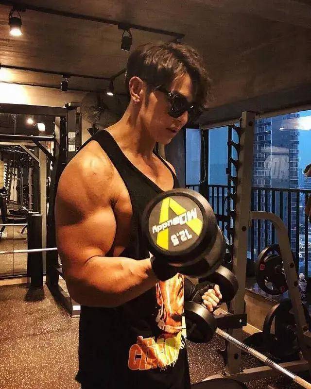 明星健身男神_健身的明星男_男明星都要健身