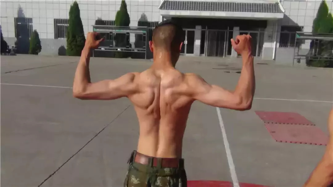 房健身模特走爱视频_健身房健身_的健身房