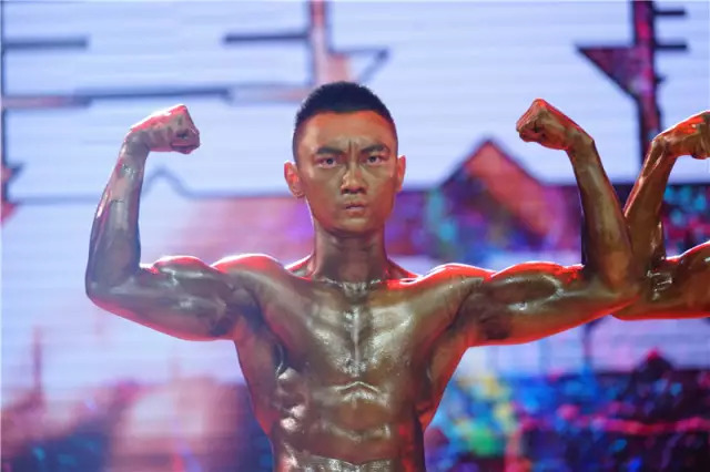 健身房健身_房健身模特走爱视频_的健身房