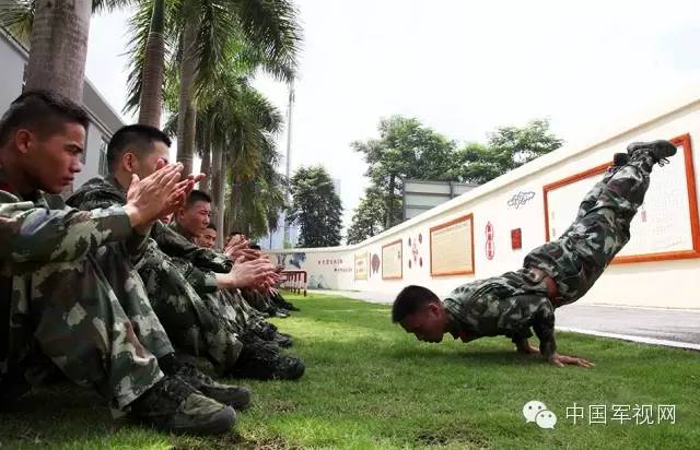房健身模特走爱视频_的健身房_健身房健身