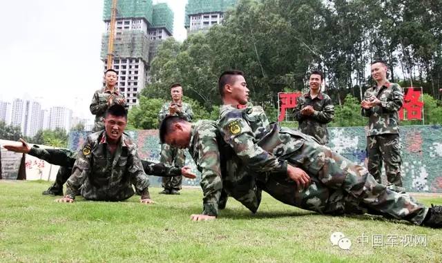 的健身房_房健身模特走爱视频_健身房健身