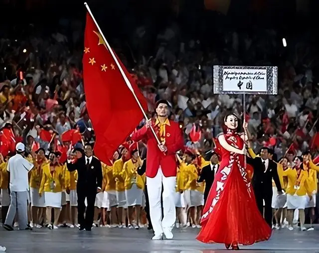 举重冠军陈變霞_陈燮霞举重视频_举重陈燮霞