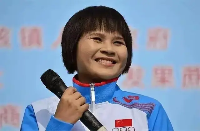 举重冠军陈變霞_陈燮霞举重视频_举重陈燮霞