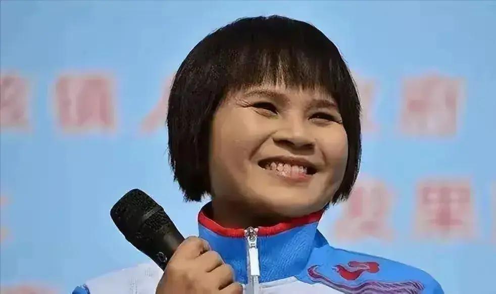 举重运动员霞_举重冠军陈燮霞_举重冠军陈變霞