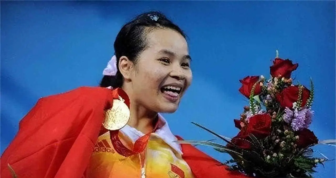 举重运动员霞_举重冠军陈變霞_陈什么霞举重