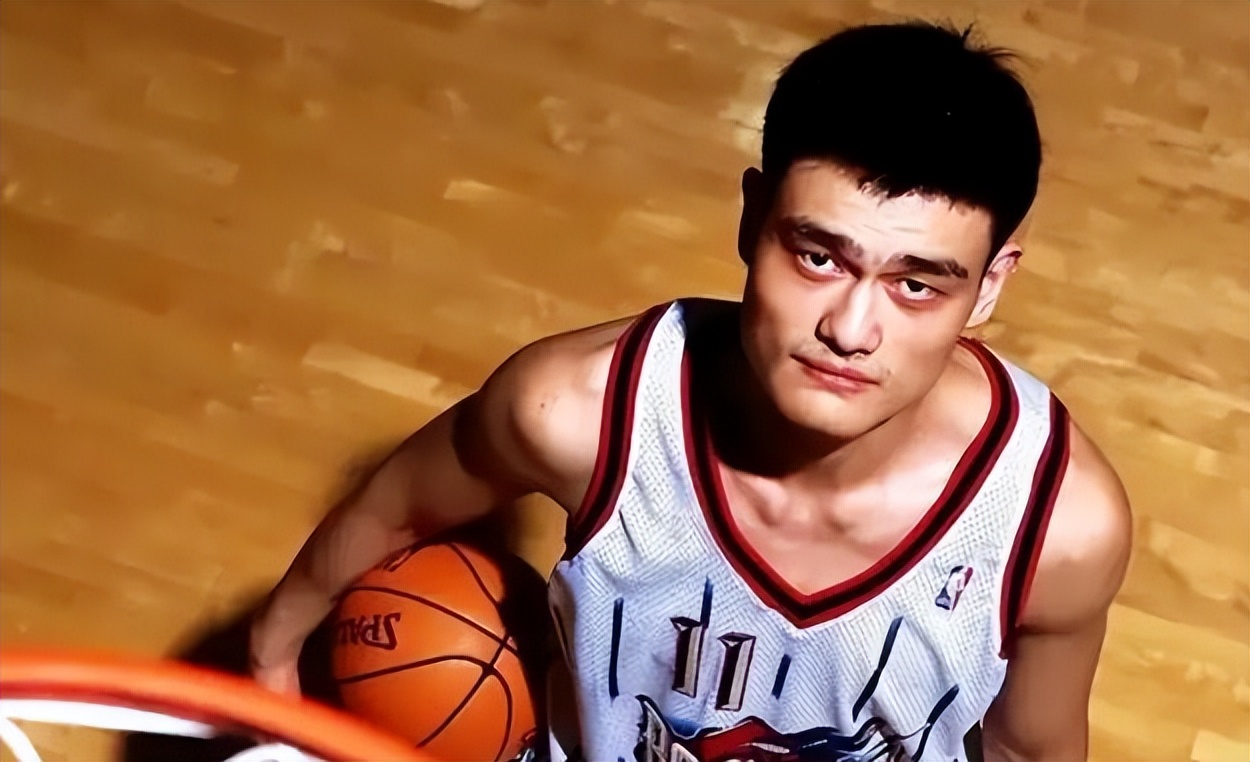 篮球得分王是谁_历史篮球得分王排名前十_篮球历史前十