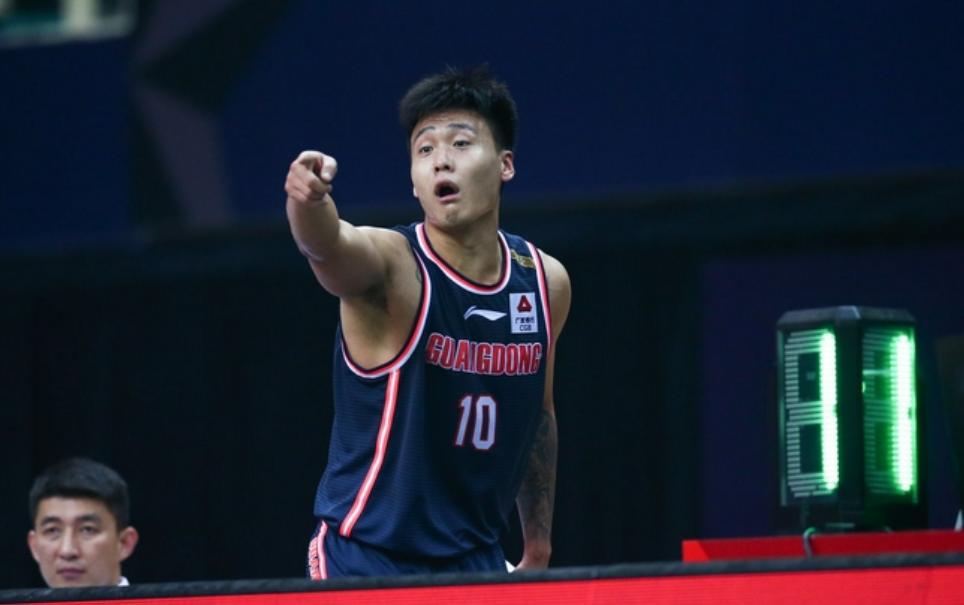 篮球规则犯规基本违例有哪些_篮球基本规则犯规违例_篮球规则犯规基本违例图解