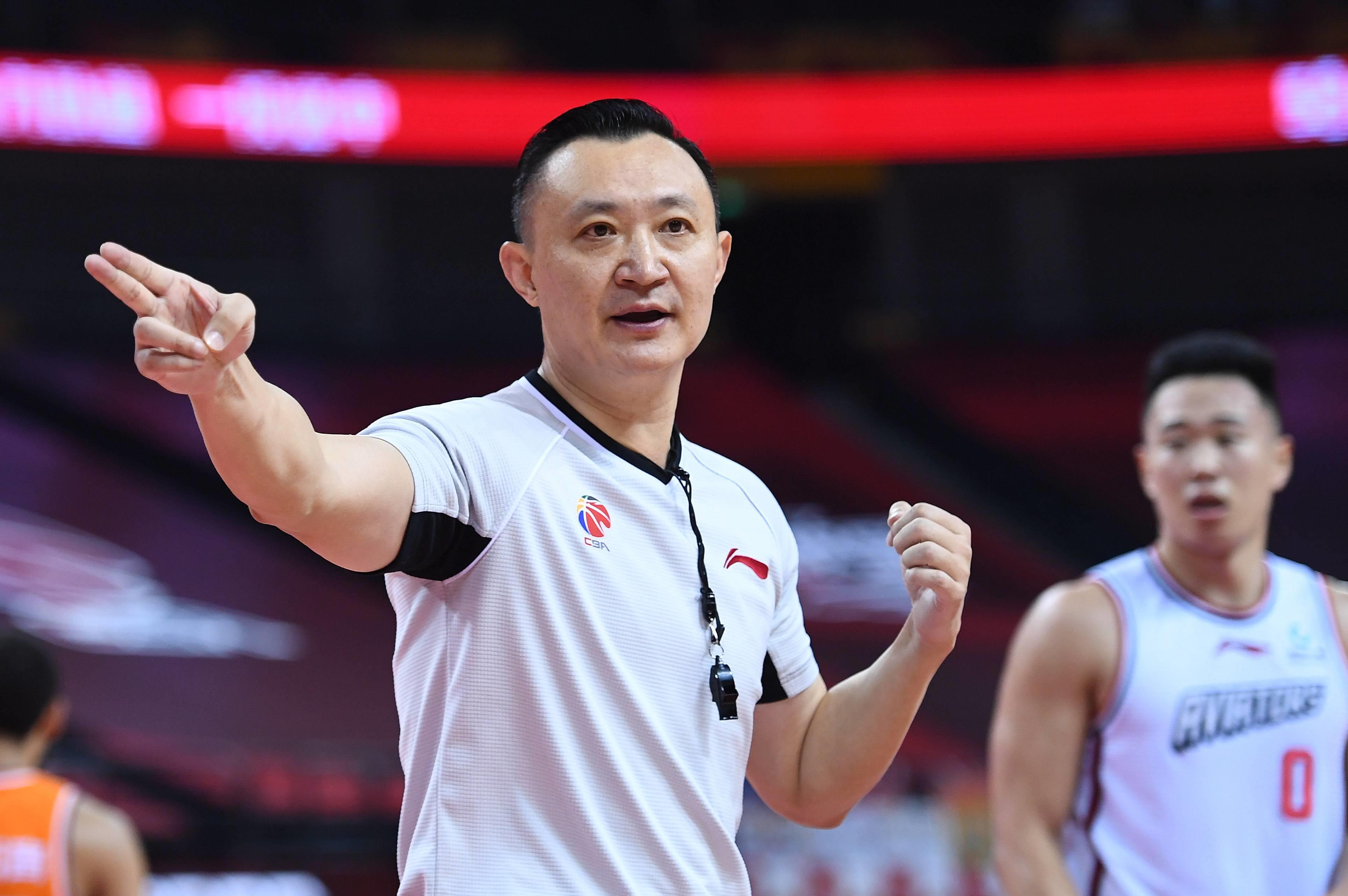 篮球规则犯规基本违例有哪些_篮球基本规则犯规违例_篮球规则犯规基本违例图解