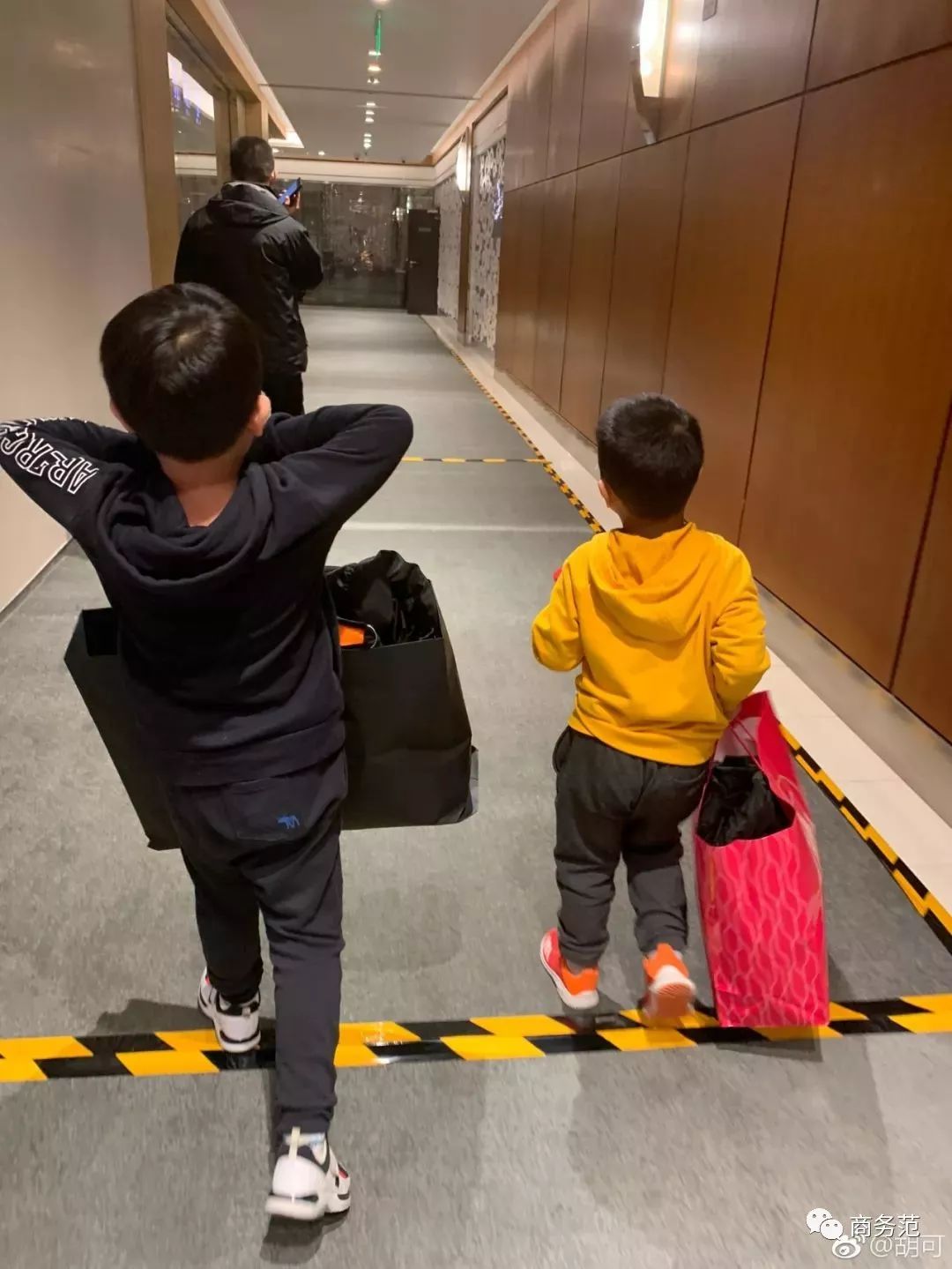 日常家庭吃饭逛街文案图片_逛街吃饭发朋友圈的句子_逛街文案简单